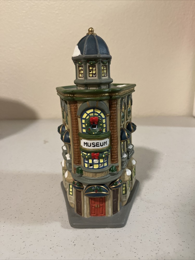 Vintage Dickens Towne Series Porcelain Museum Collectible 1997 Box No Lights
