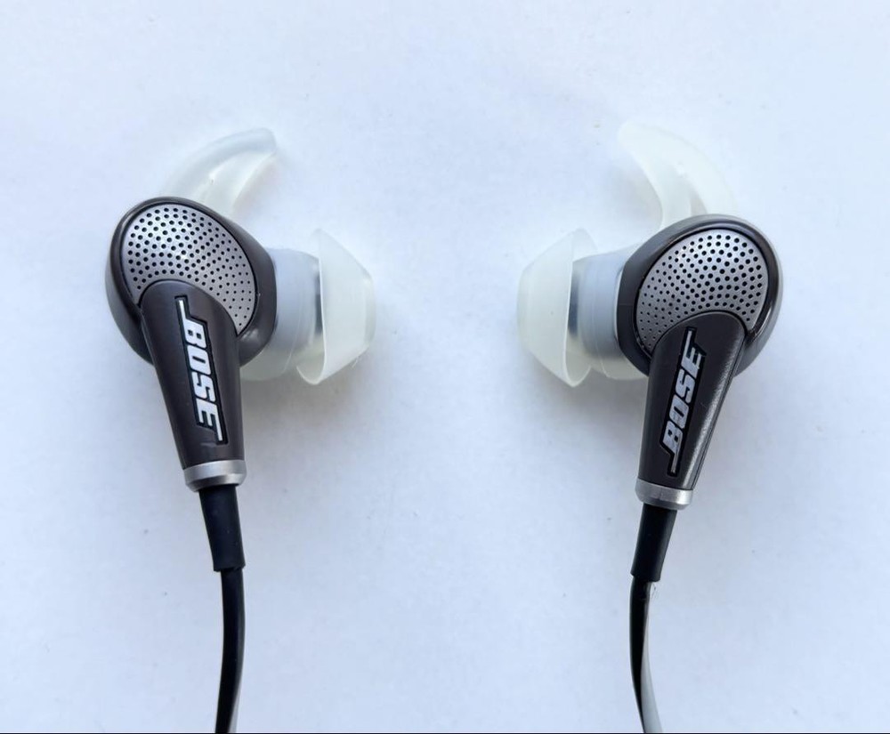 Bose QuietComfort 20 Earphone with Remote and Microphone for Enhanced Audio Experience
