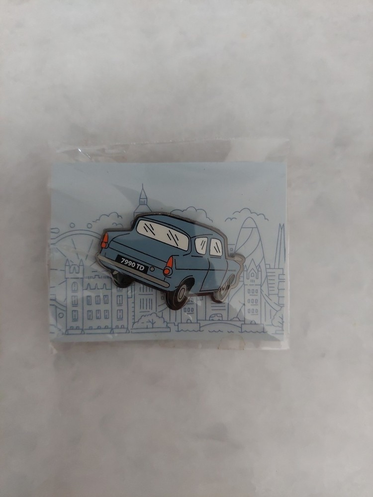 Harry Potter Geek Gear Wizardry Ford Anglia Flying Car Enamel Pin