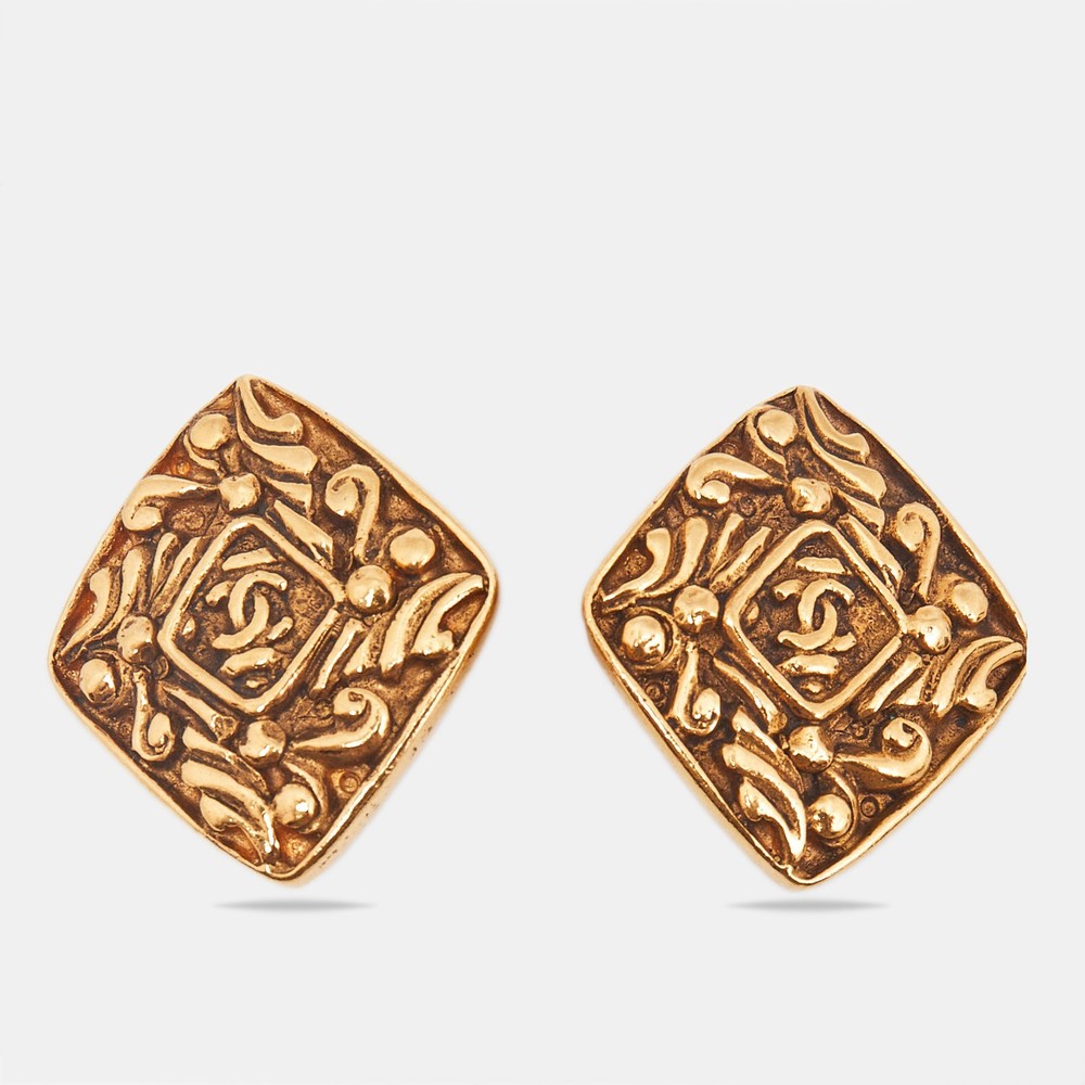 Chanel CC logo gold-tone clip-on earrings luxury fashion accessory