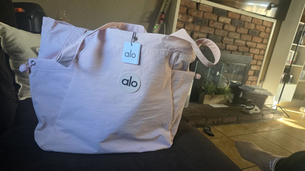 Alo Light Pink Gym Bag Tote Stylish Fitness Carryall Spacious Shoulder Handbag