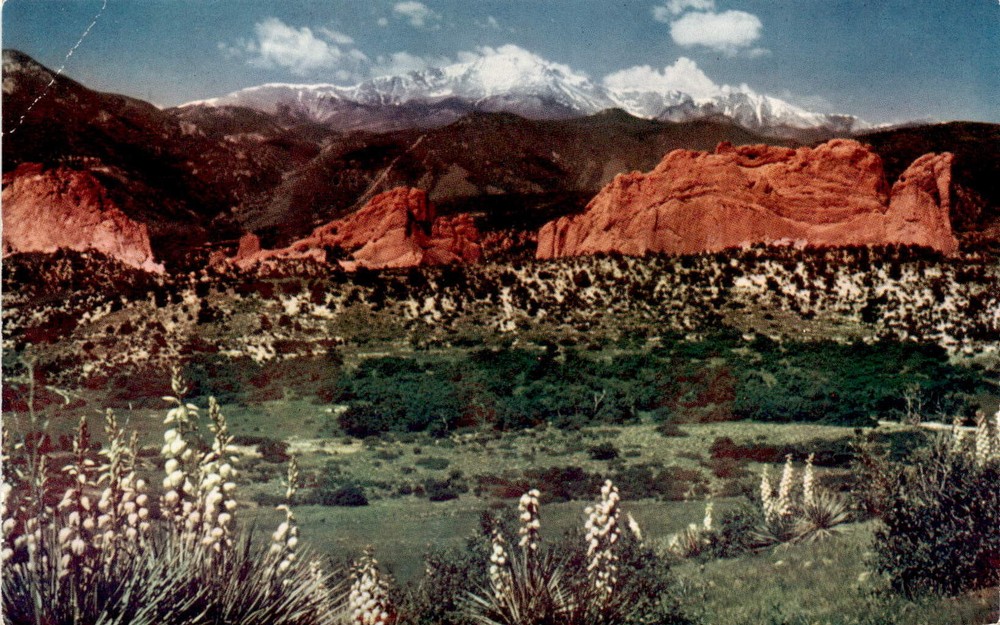 PIKES PEAK, GATEWAY, GARDEN OF THE GODS, COLORADO Postcard
