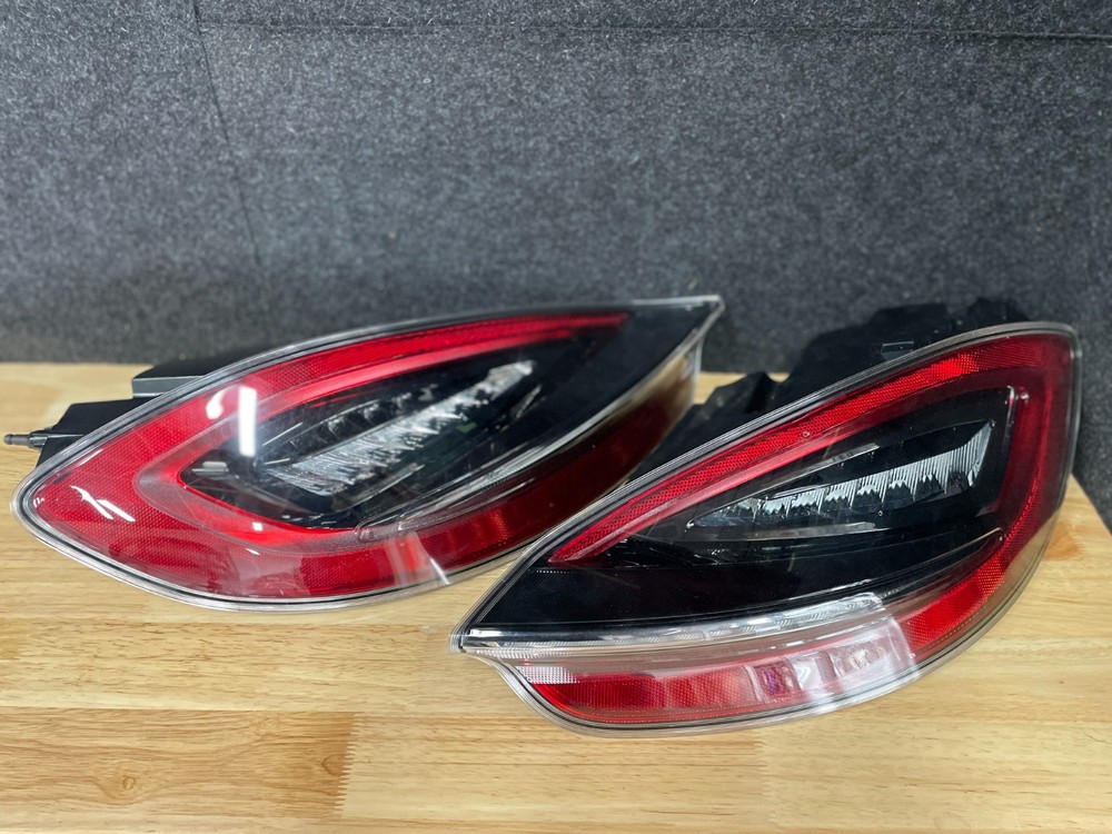 PORSCHE BOXSTER CAYMAN 981 TAIL LIGHTS 98163198400 & 98163198300 GENUINE OEM
