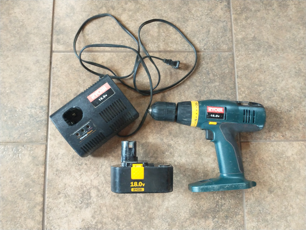 RYOBI 18V Cordless Drill HP1802M w battery & charger WORKS