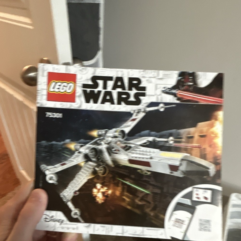 LEGO Star Wars Luke Skywalker's X-Wing Fighter 75301 Complete Set w/ Manual