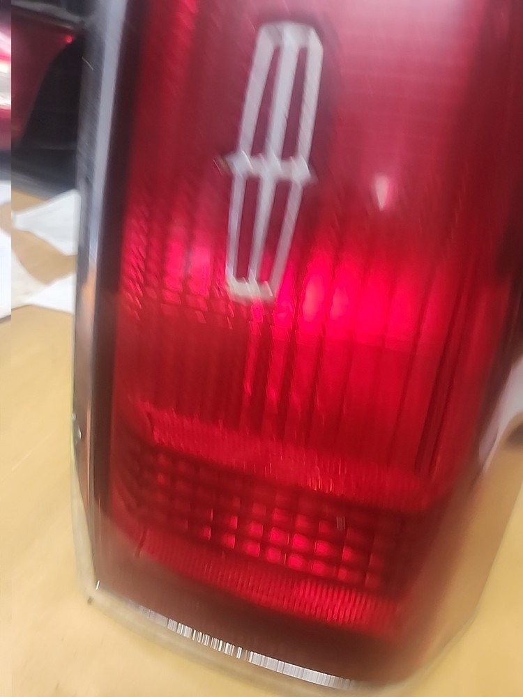 1995 Lincoln Town Car Tail Light RH
