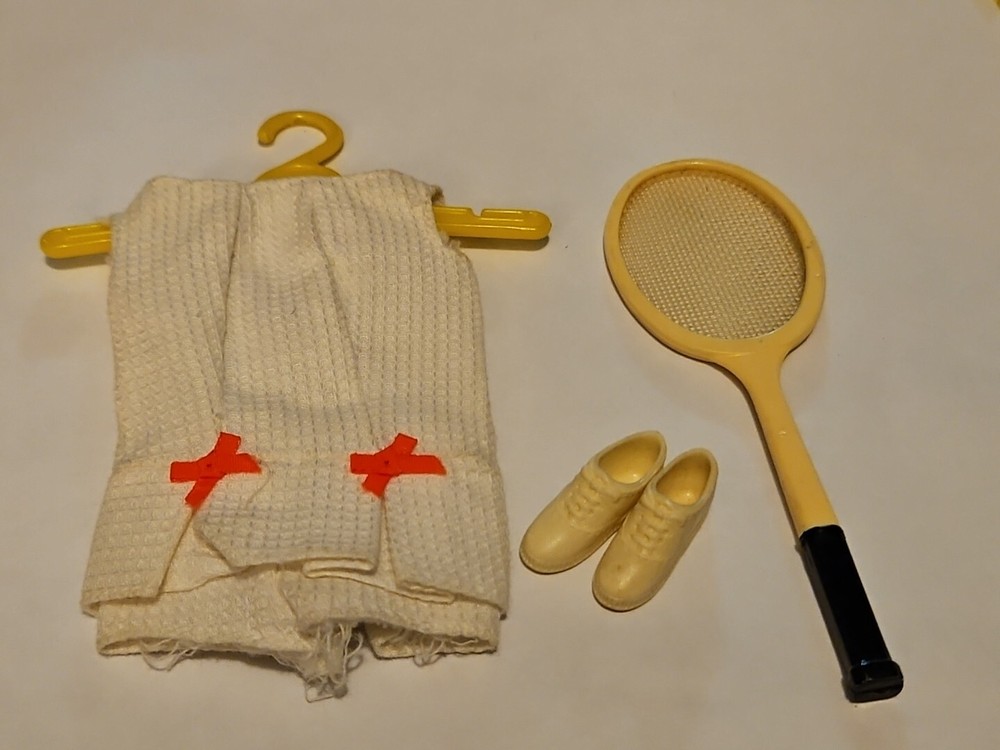 VINTAGE BARBIE TENNIS TEAM  #1781 Outfit Shoes Tennis Racket
