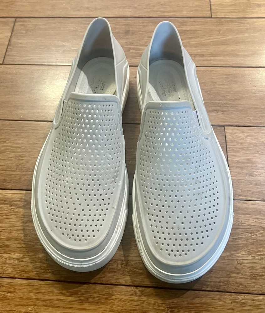 Women’s Crocs Slip On Shoes Size 11