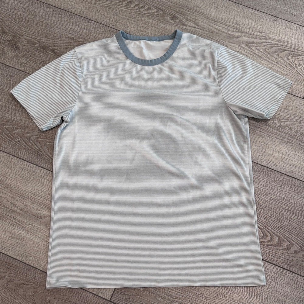Lululemon Metal Vent Tech Tee Mens Large Grey Striped Athletic Training Casual