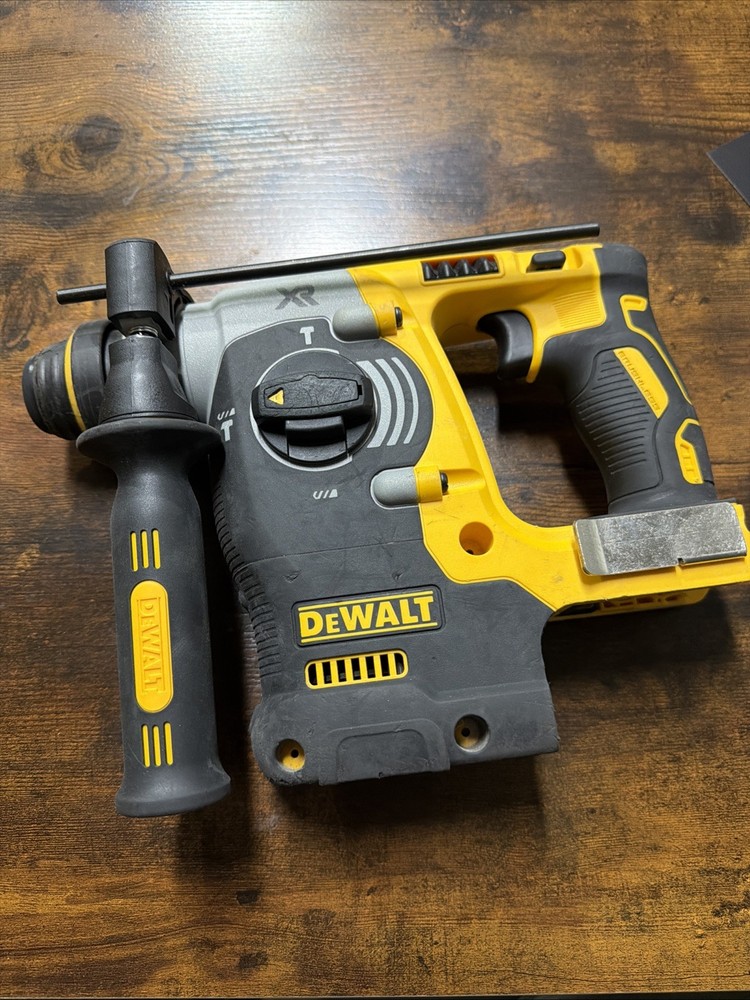 DEWALT 20V MAX XR Cordless Brushless 1” SDS Plus L-Shape Rotary Hammer(read)