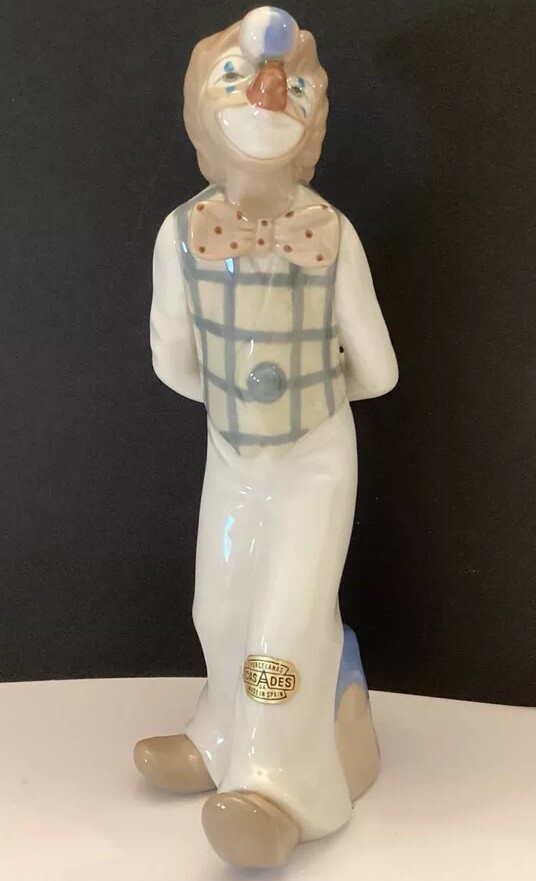 Cascades Circus Clown  Statue Figurine.  Made In Spain And Stands 9.5” Tall