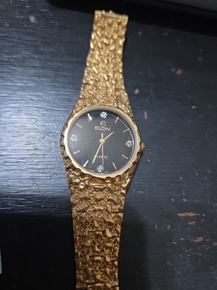 Vtg Elgin Ladies  Watch Gold Tone Nugget Style Black Dial Needs Battery