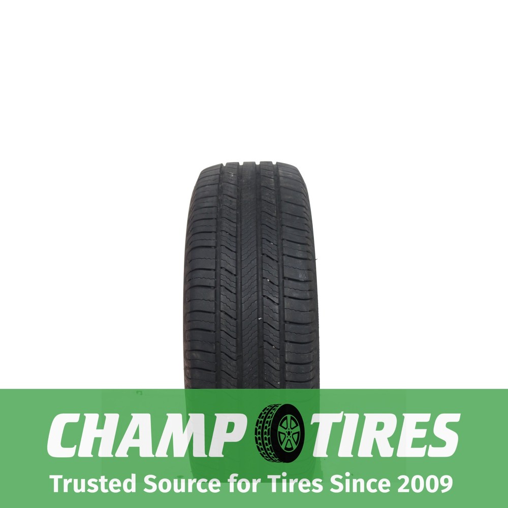 Set Of 2 P215/60R17 Michelin Defender2 96 H Used 7/32nds