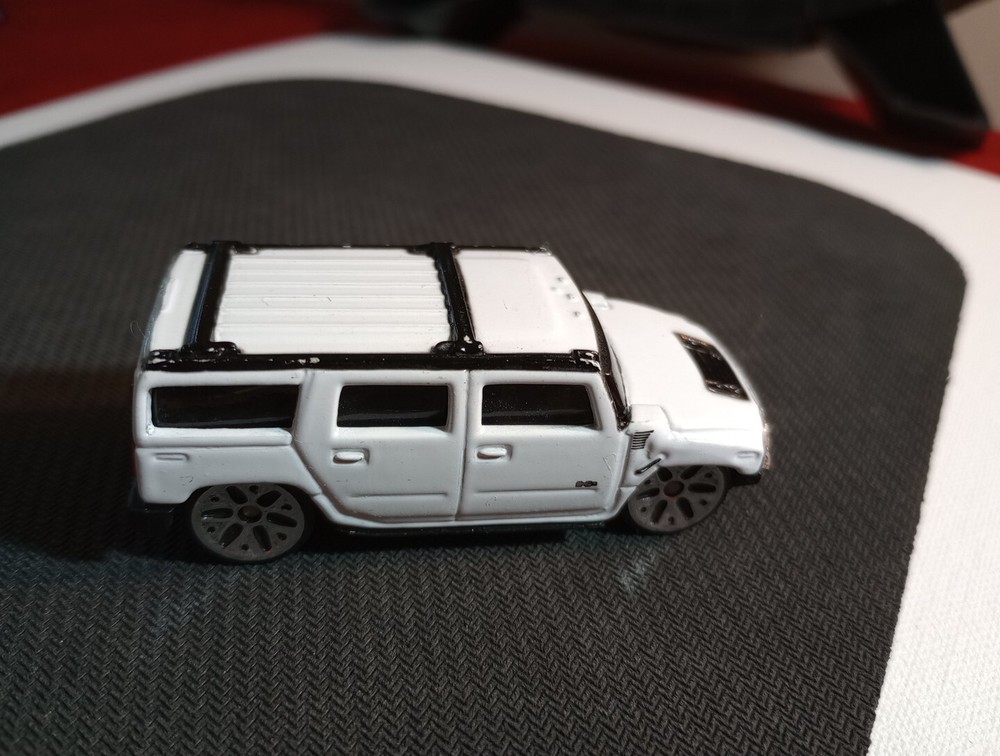 Maitso GM Hummer H2 4 Door Full Size Sedan White W/Trim Detail Near Mint!