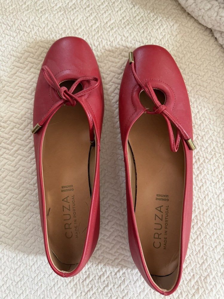 Women’s Cruza Leather Red Flats With Bow Size 9 Similar to ALOHAS Rosalind