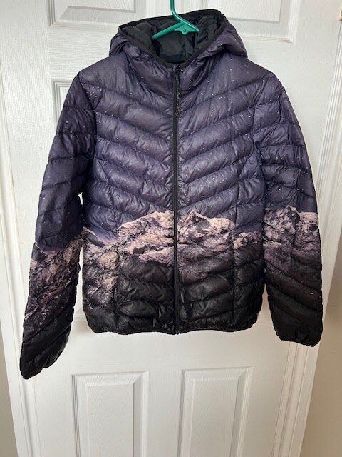 Simon's i.FiV5 Ultra Light Down Winter Jacket Size Medium with Mountain Image