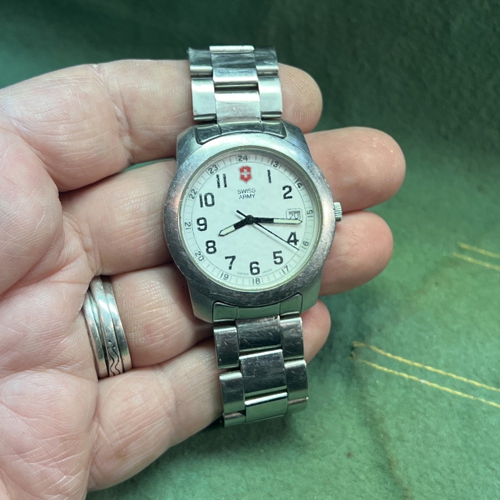 Victorinox Swiss Army Men's Officer's Watch 38mm Original Bracelet-WORKS NEW BAT