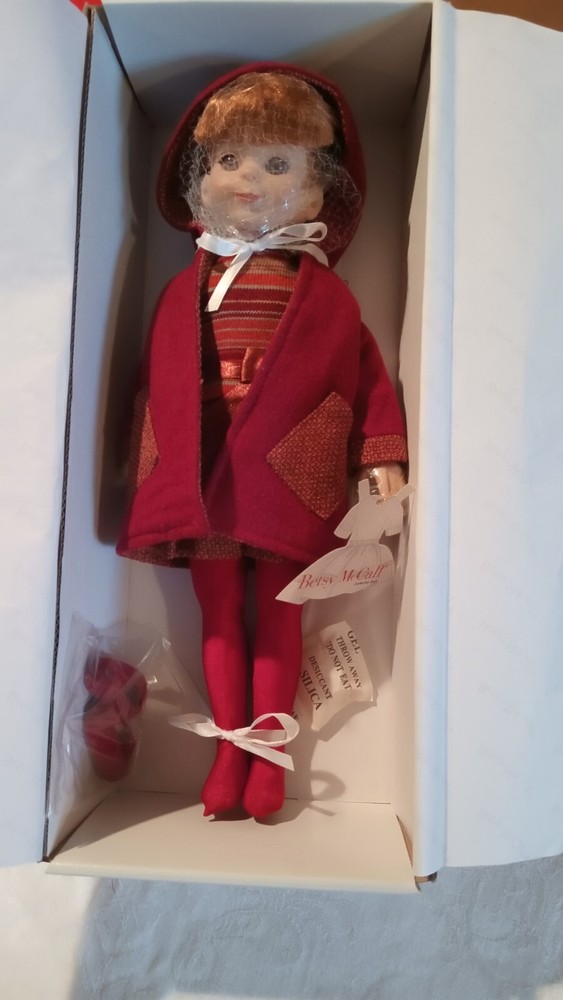 Robert Tonner 14 inch Autumn in the Park Betsy McCall Doll  Betsy's Family c2006