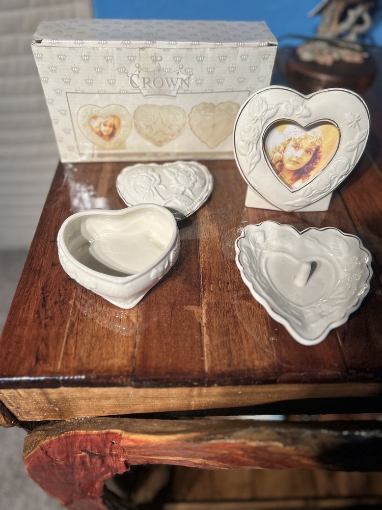 world bazaars inc set of three heart picture holder cricket box and ring holder
