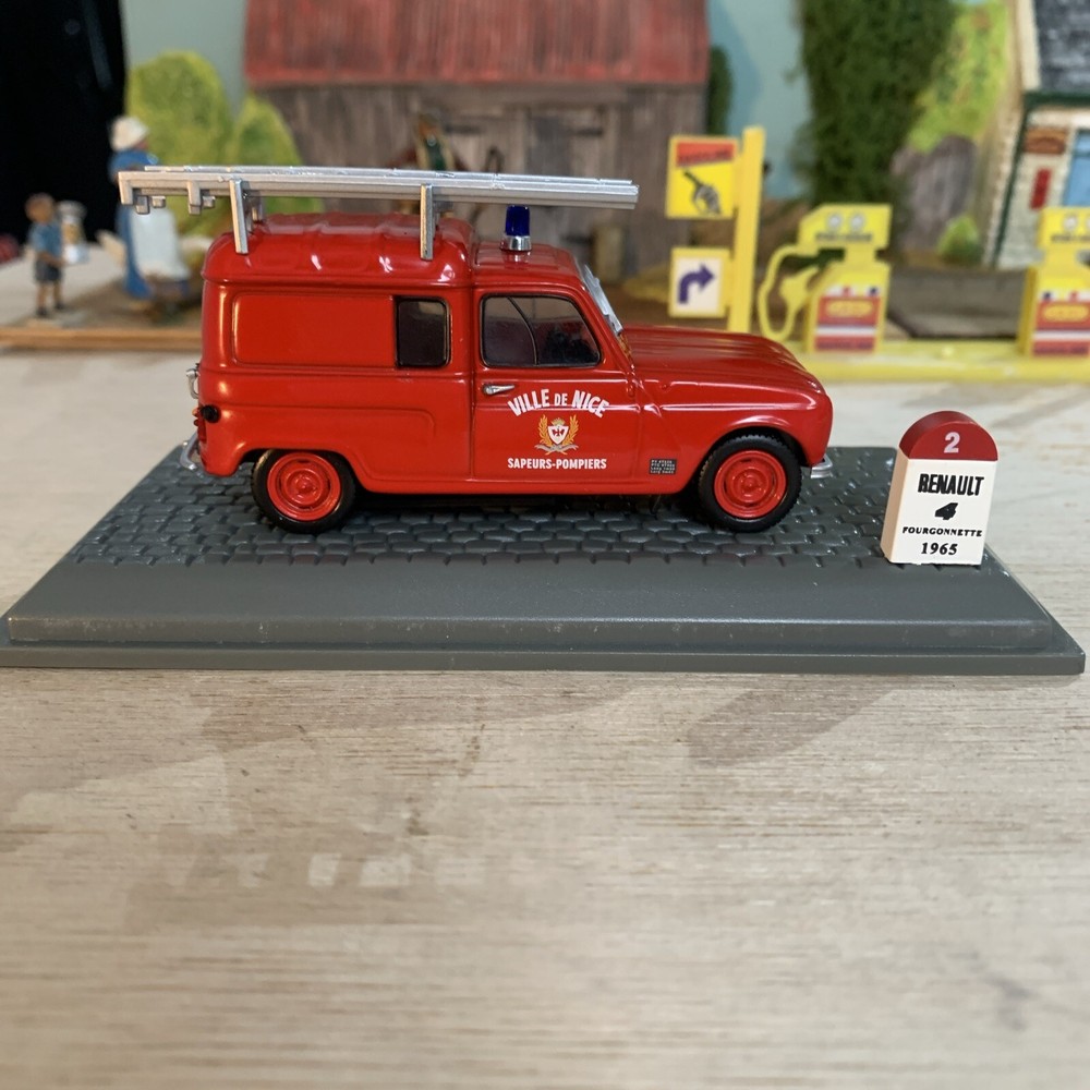 1/43 Universal Hobbies Renault R4 L Fire Van Annonay 1965