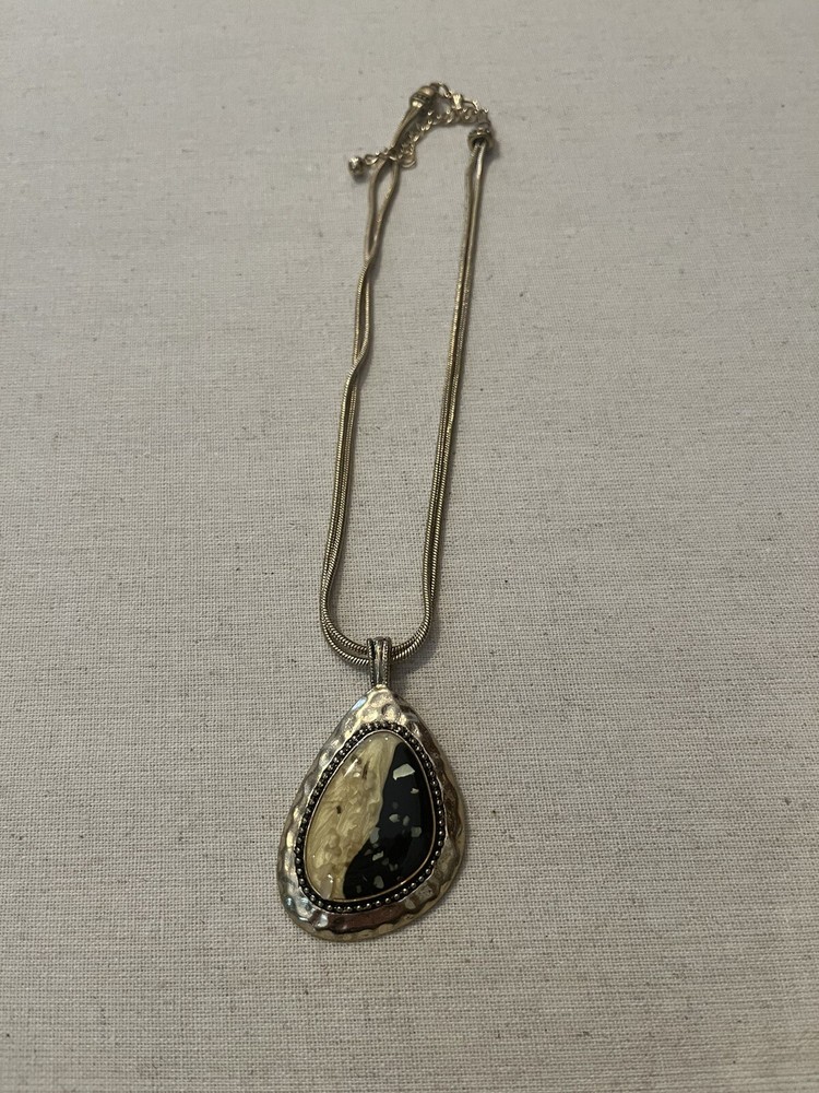 *Kenneth Cole KC Necklace Vintage Gold Tone Resin Stone Gold Flake Hammered