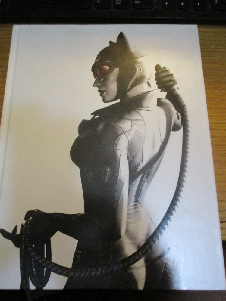 Batman Arkham City Collector's Guide w/ Poster Picture cards Free Shipping