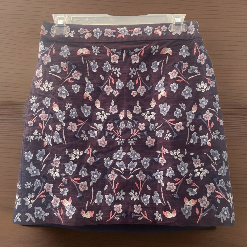 NWT Women's Ann Taylor LOFT Plum Floral Embroidered Shift Skirt Size 2 Ex Small