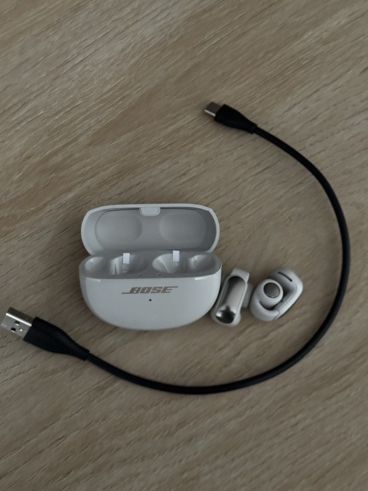 Bose Ultra Open Bluetooth Earbuds with OpenAudio in White Smoke