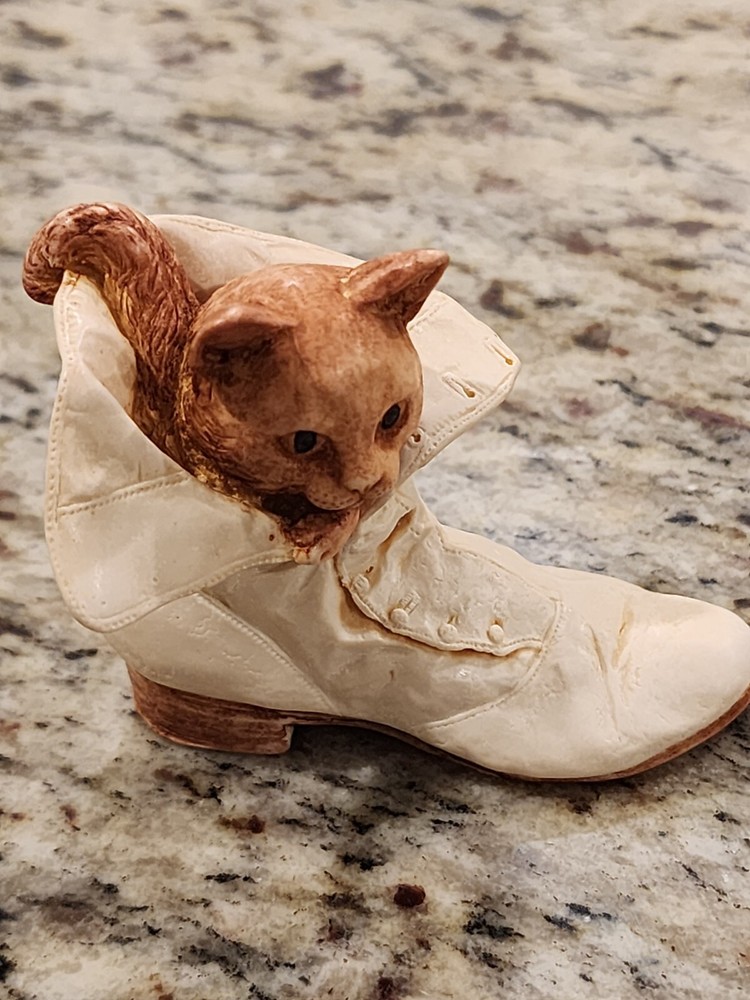 Vtg Harmony Kingdom Purrfect Fit Cat in Shoe Victorian Boot Trinket Box Figurine