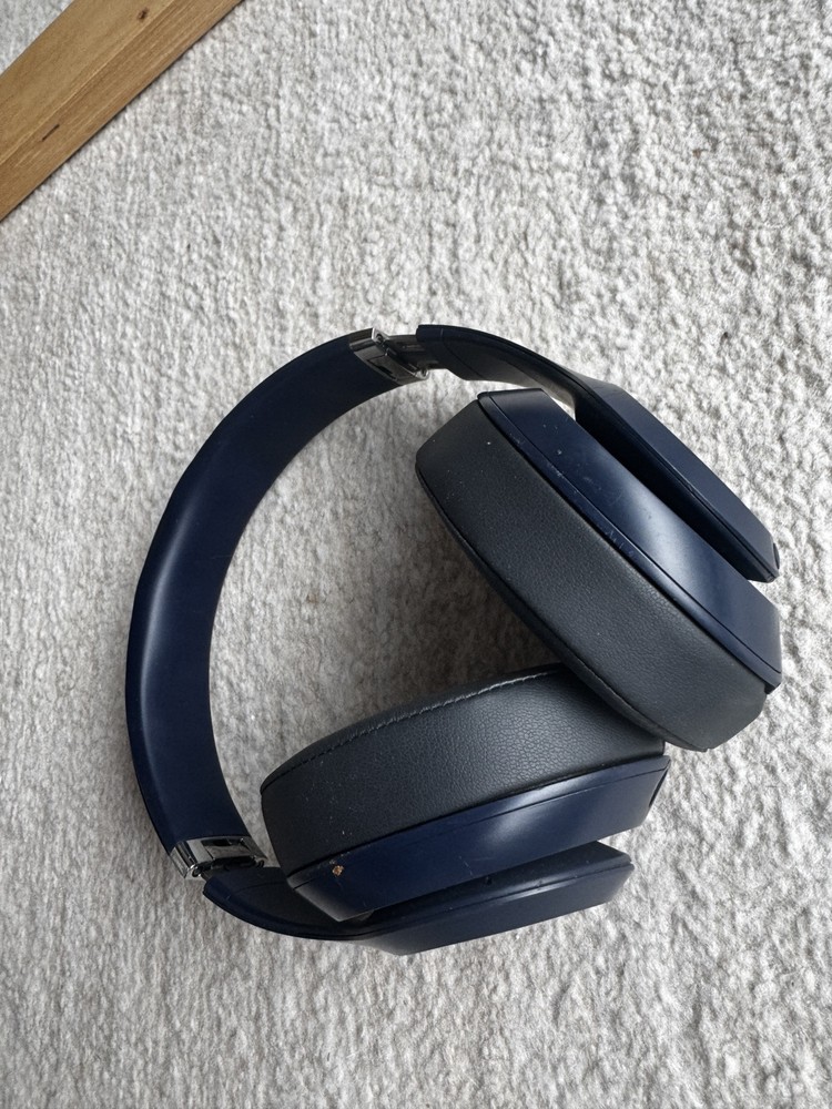Beats Studio3 Wireless Over-Ear Headphones in Blue – Noise Cancelling