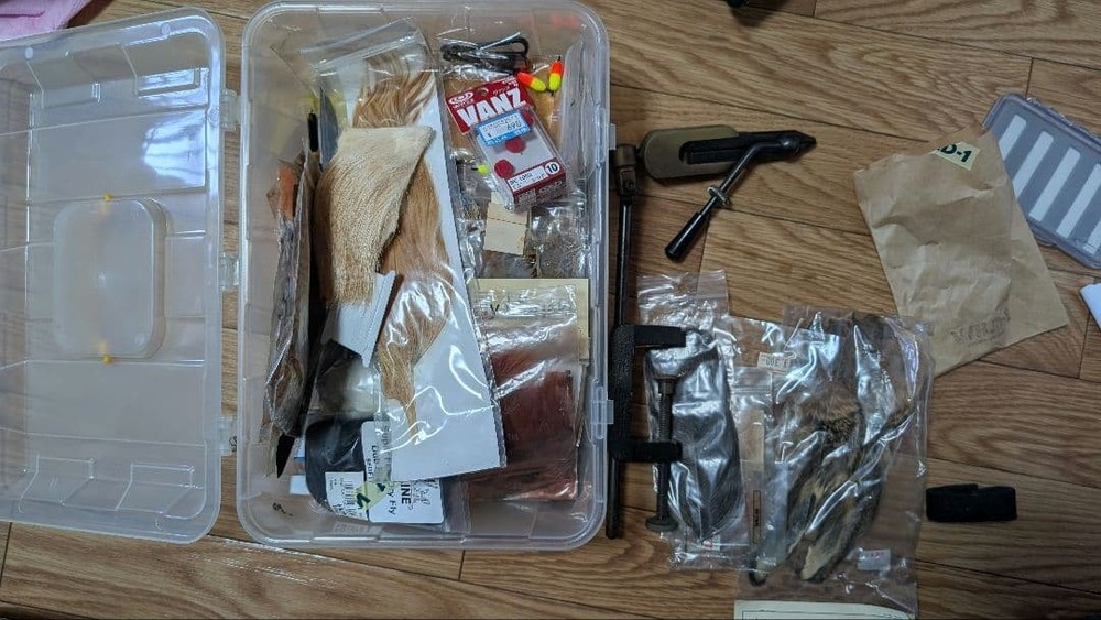 Fishing Lure Fly tying set introductory edition With tying book