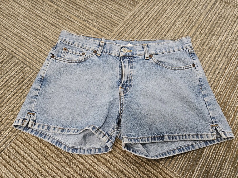 Vintage Lucky Brand Women Shorts 12/31 Light Blue Denim Boyfriend Short.  Y2K