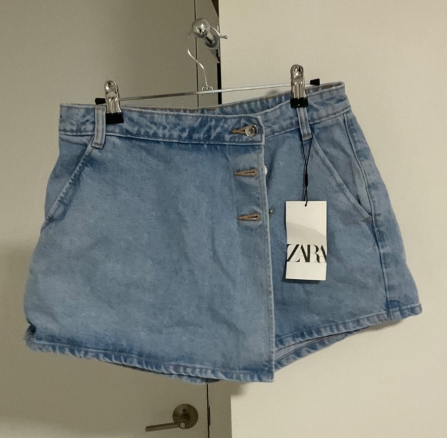 Zara Women’s M Light Blue Distressed Denim  Skort Size M