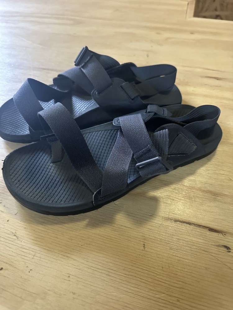 Chaco Men’s Size 9 Sandals Blue Strap