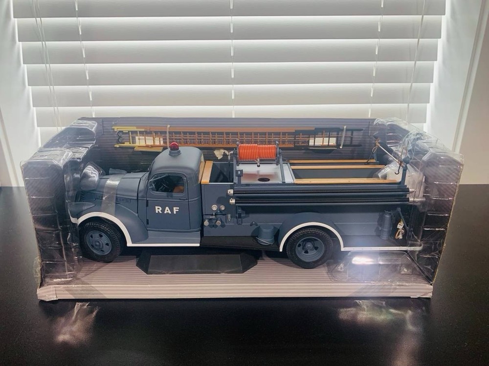 1941 Chevrolet Pumper Firetruck to 1/16 No. 1/18 HIGHWAY 61 Fire Truck RAF WW2