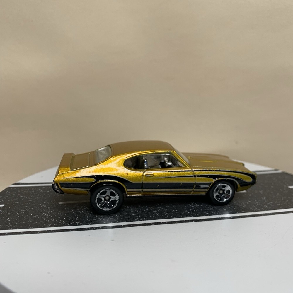 2009 Hot Wheels Dream Garage ’69 Pontiac GTO Gold/Black w/Chrome 5sp 1:64