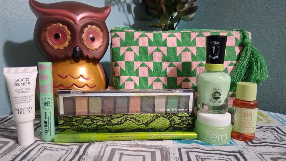 NEW Mixed Makeup Beauty 7 Pc Bundle W/Bag Lime Green Theme