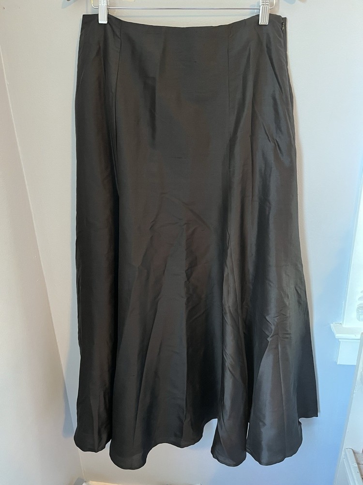 SUNDANCE Women’s Flare Maxi Skirt Size. 10 Black 100% Silk Side Zip Lined NWOT