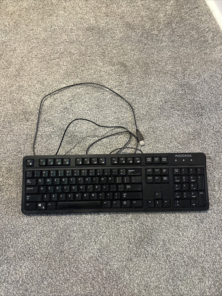 INSIGNIA USB Wired Keyboard NS-PNK8001 - Black