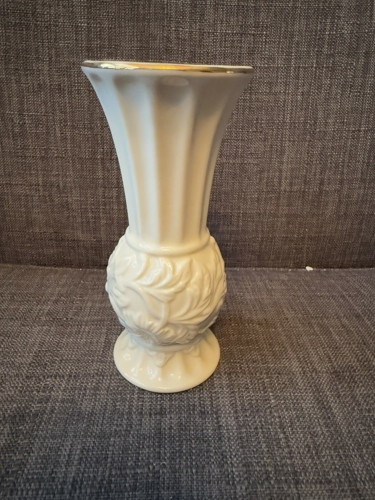 Lenox Fluted Top Vase with Raised Floral Base & Floral Bulb Fleur de Lis NWOB