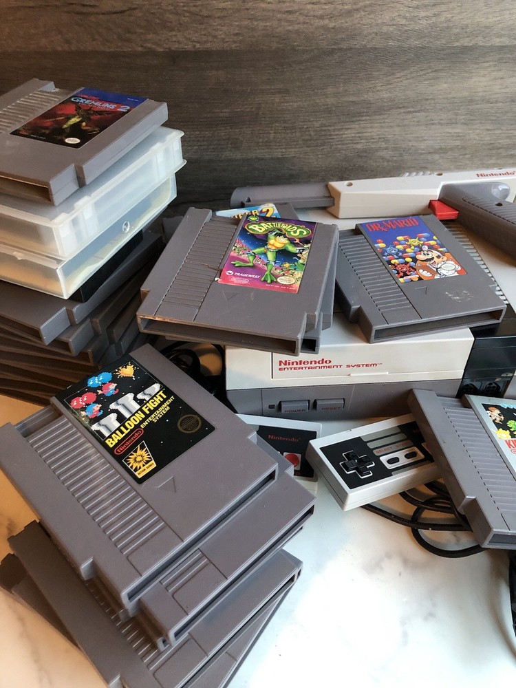 Huge! Nintendo NES Console Bundle NEW PINS 22 Game lot Super Mario 1 2
