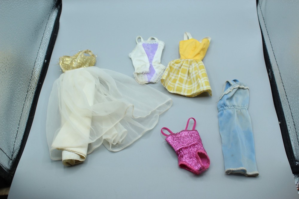 Mattel Barbie Vintage clothing lot #9 (B43)