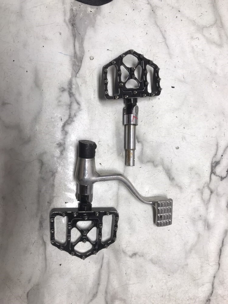 04 Harley Davidson VRSC B V Rod Front Floorboards Foot Pegs Rests Brake Pedal