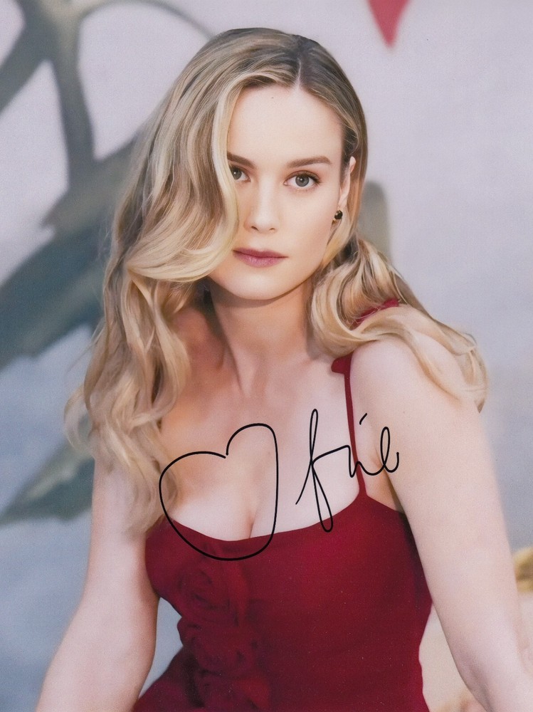 Brie Larson Signed Auto 8 x 10  Photograph