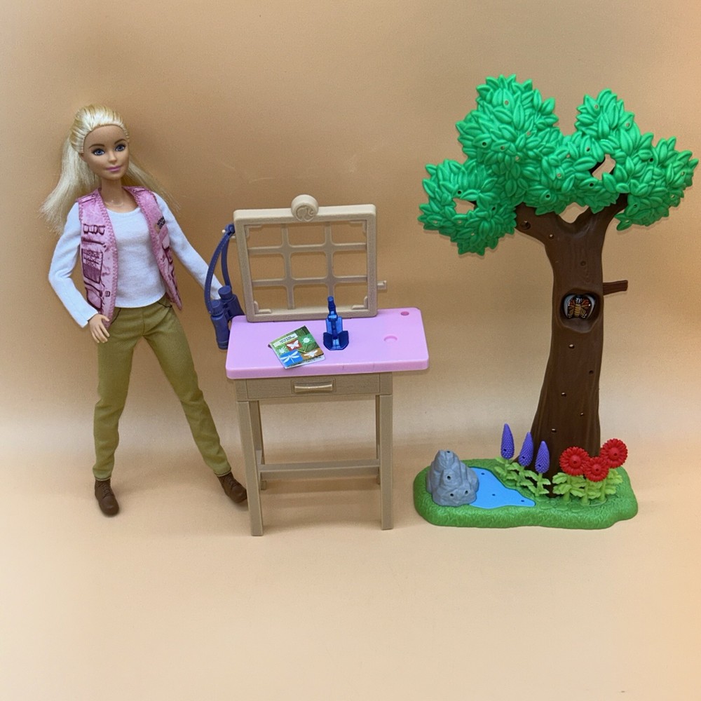 Barbie National Geographic Entomologist Playset With Fully Clothed Doll Included