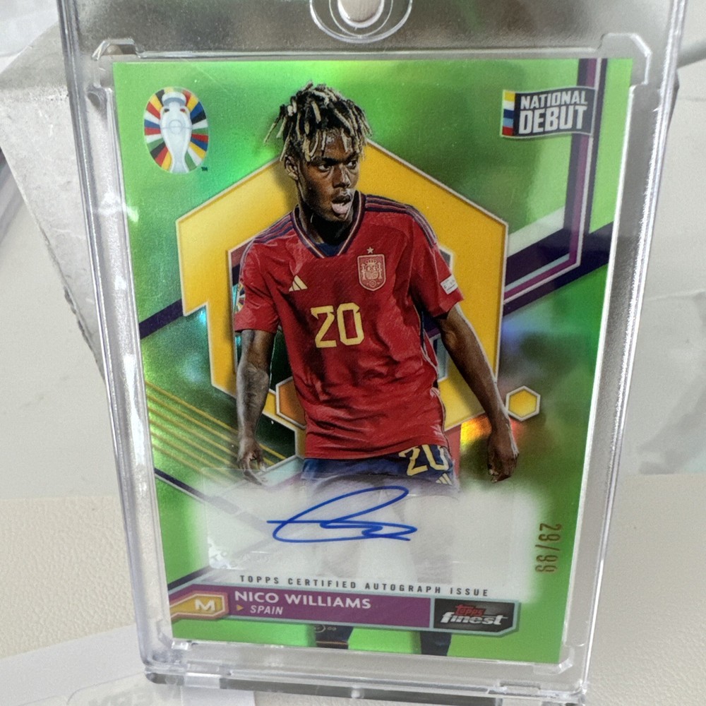 2023 Topps Finest Road to UEFA EURO 2024 Nico Williams Debut Auto Green 29/99