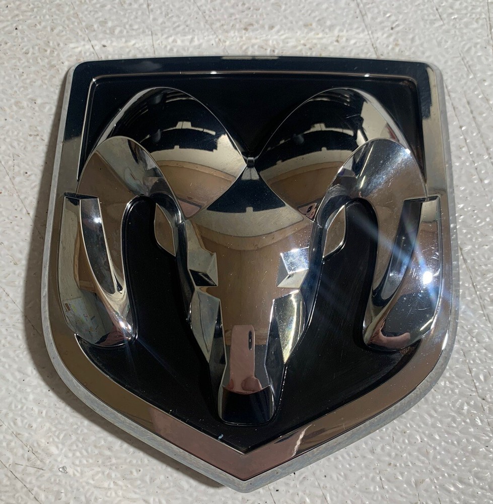 2013-2018 DODGE RAM 1500 FRONT CENTER GRILLE EMBLEM LOGO OEM USED