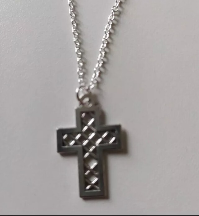 Silver Tone Cross On A silver Plated  Necklace Approx 18 Inches