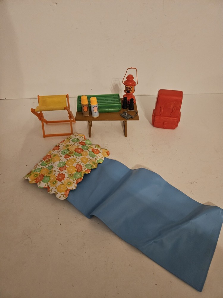 10 PC VTG BARBIE CAMPING SET, TABLE, CHAIR, BACKPACK, SLEEPING BAG, ACCESSORIES