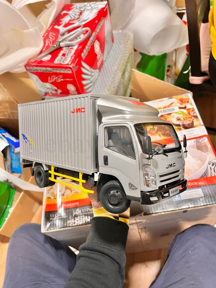 1:18 Scale Ford Jmc Box Truck Diecast Model Car